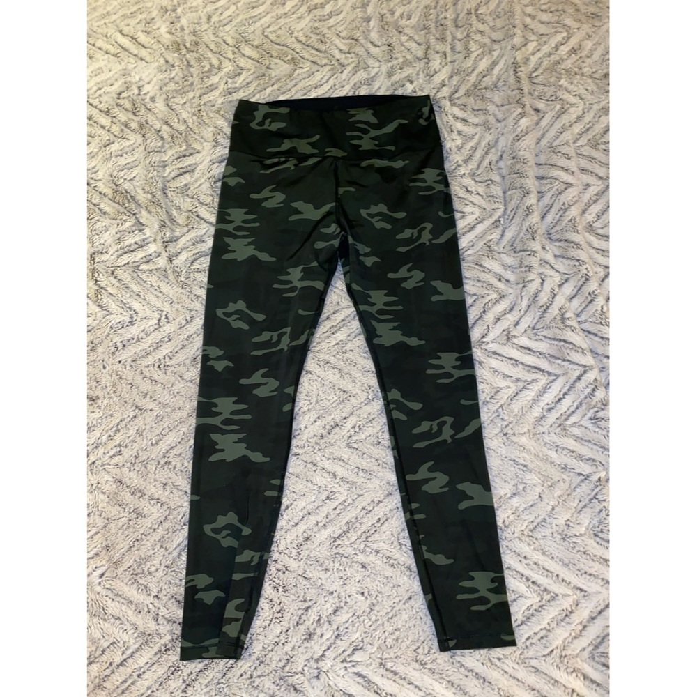 Good American Core Strength Legging in Camo Size 4